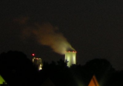 Foto: Kühlturm des Steinkohlekraftwerks Rostock